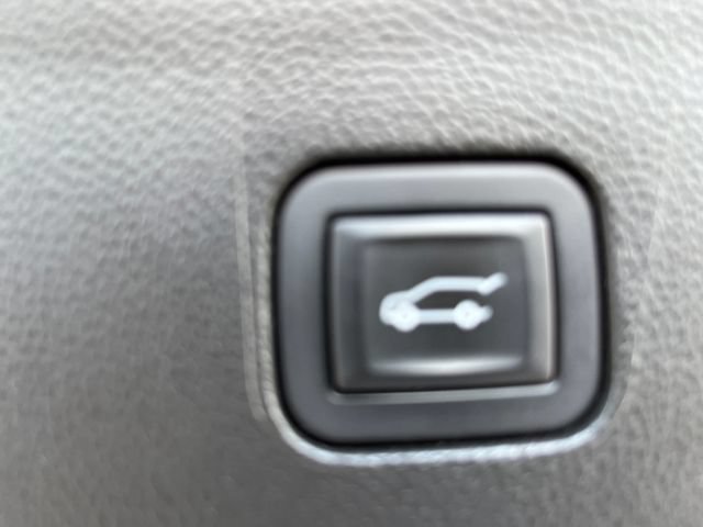 Used 2023 Buick Enclave Essence w/ LPO, Touring Package FWD image 9
