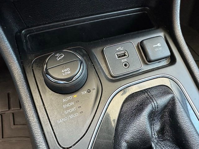 Used 2019 Jeep Cherokee Limited w/ Luxury Group AWD/4WD image 21