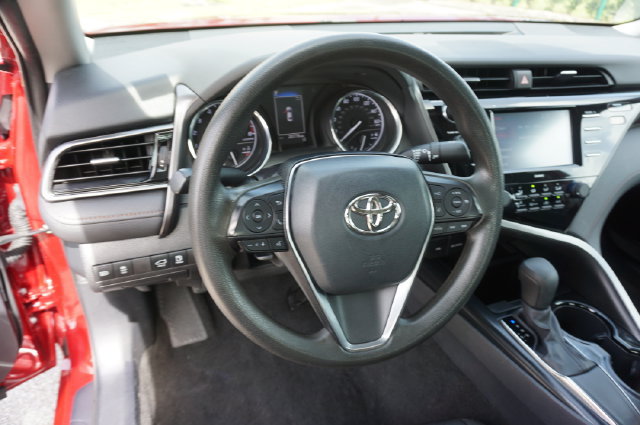 Used 2020 Toyota Camry LE FWD image 9