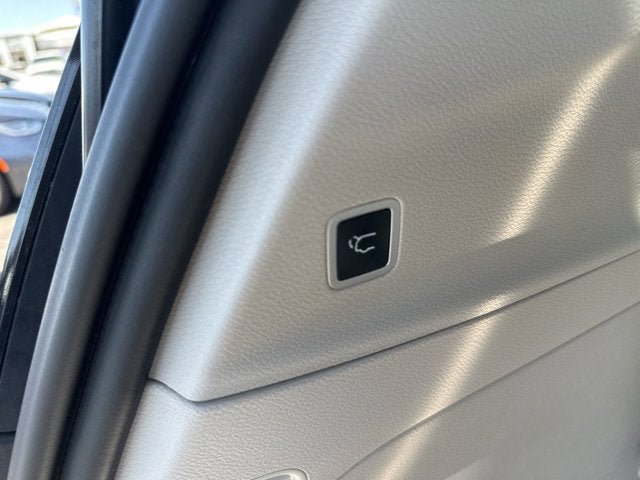 Used 2019 Chrysler Pacifica Limited FWD image 12