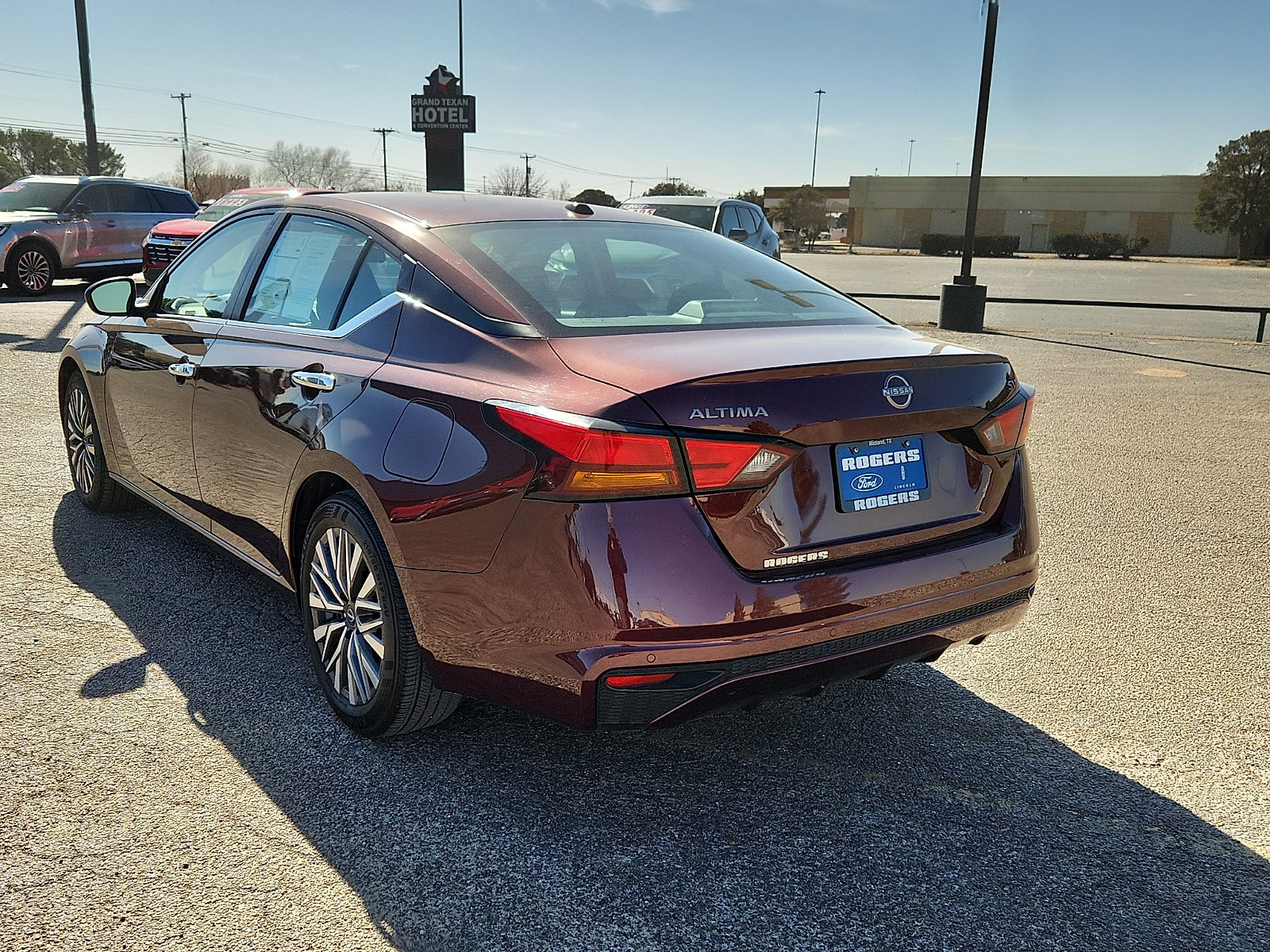 Used 2024 Nissan Altima 2.5 SV image 3