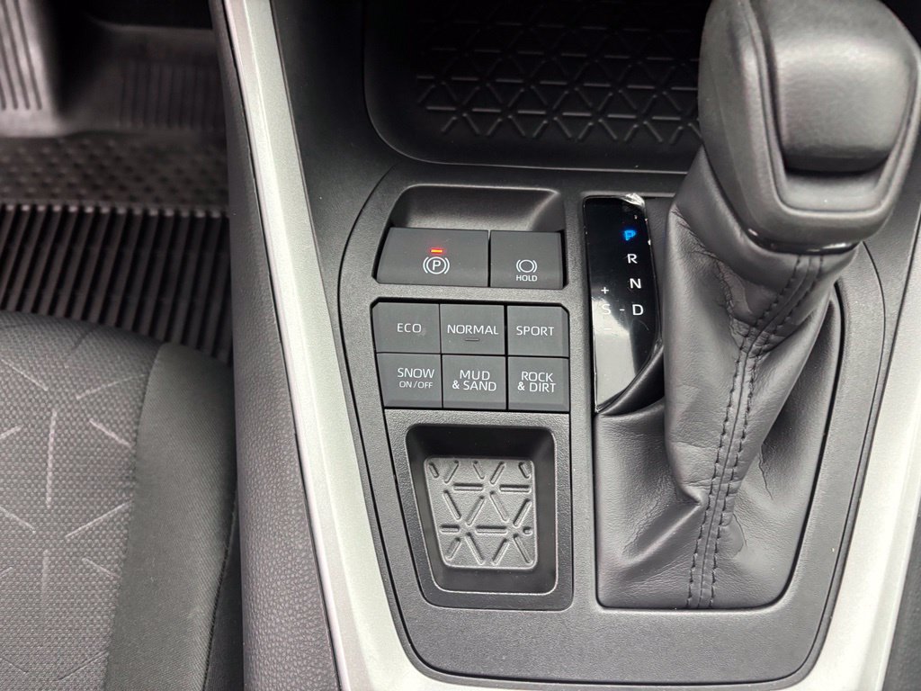 Used 2025 Toyota RAV4 XLE AWD/4WD image 28
