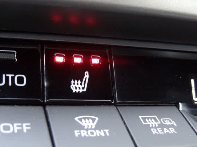 Used 2025 Toyota Camry SE w/ Convenience Package FWD image 28