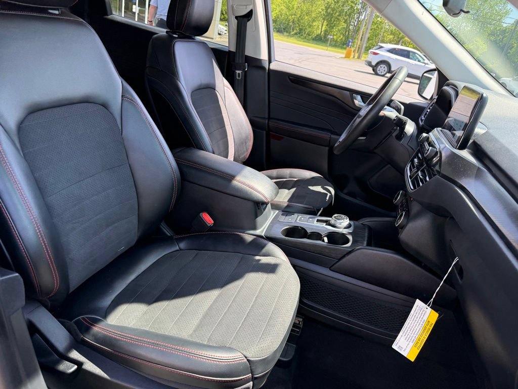 Certified 2022 Ford Escape SEL w/ SEL Stealth AWD Package image 12