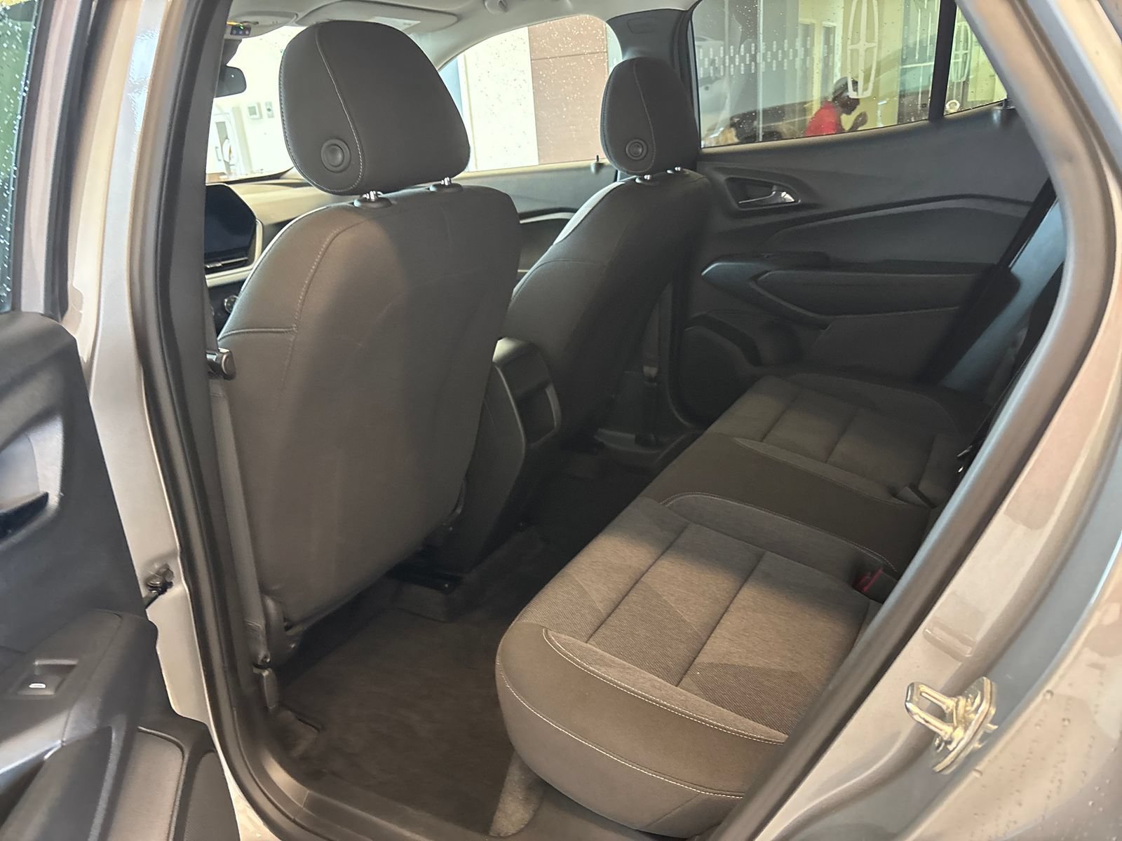 Used 2024 Chevrolet Trax LS w/ LS Convenience Package FWD image 12