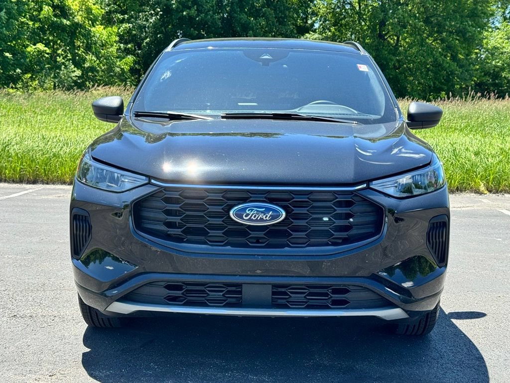 Certified 2023 Ford Escape ST-Line w/ Tech Pack #1 AWD/4WD image 3