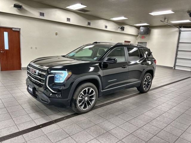 Used 2025 GMC Terrain Elevation w/ Elevation Premium Package AWD/4WD image 3