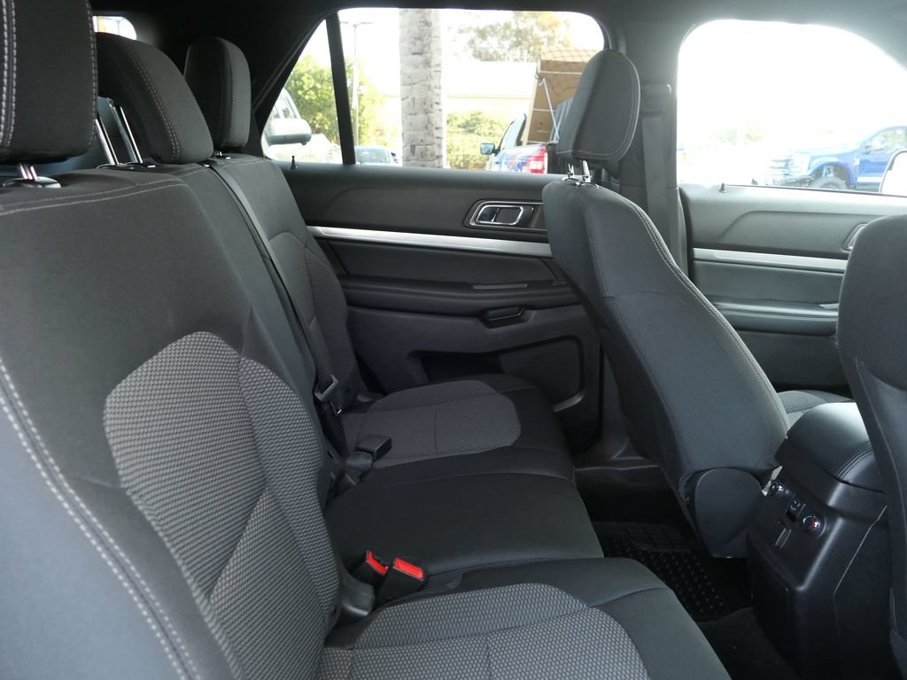 Certified 2018 Ford Explorer XLT w/ Equipment Group 201A FWD image 26