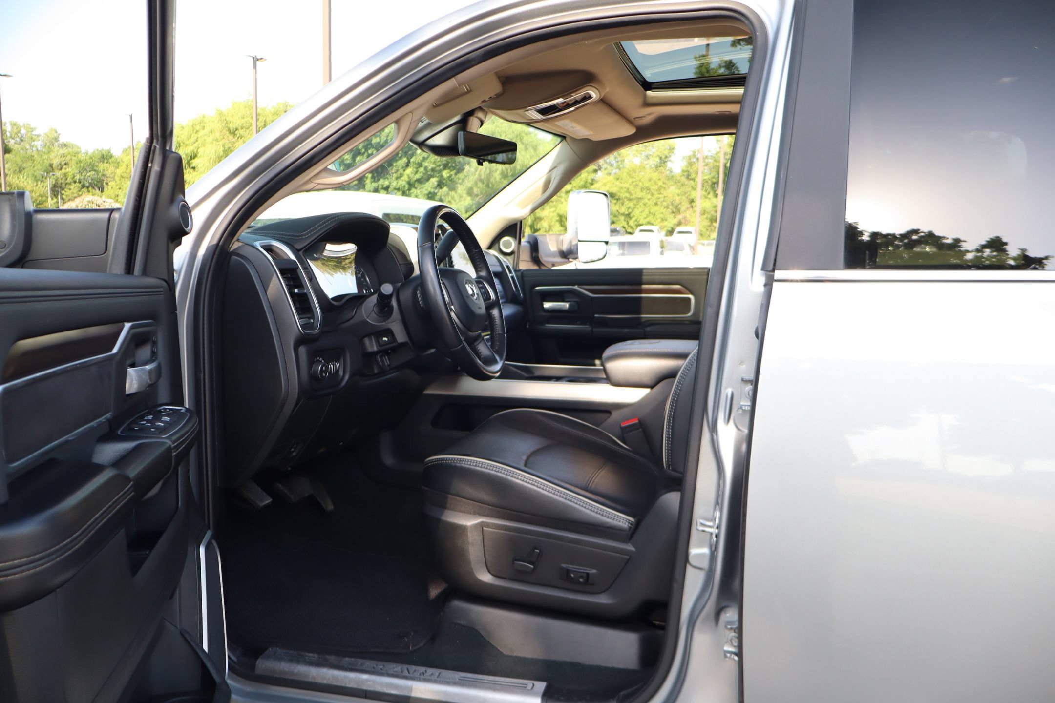 Used 2022 RAM 3500 Laramie AWD/4WD image 28
