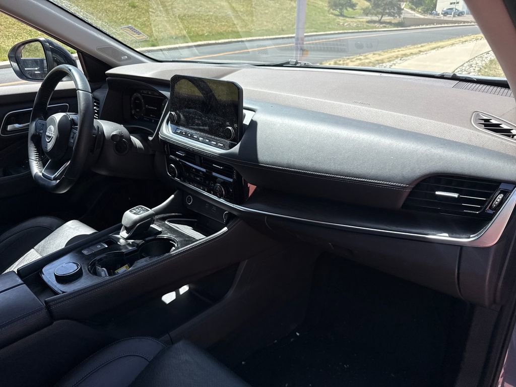 Used 2022 Nissan Rogue Platinum w/ Head-Up Display Package AWD/4WD image 28