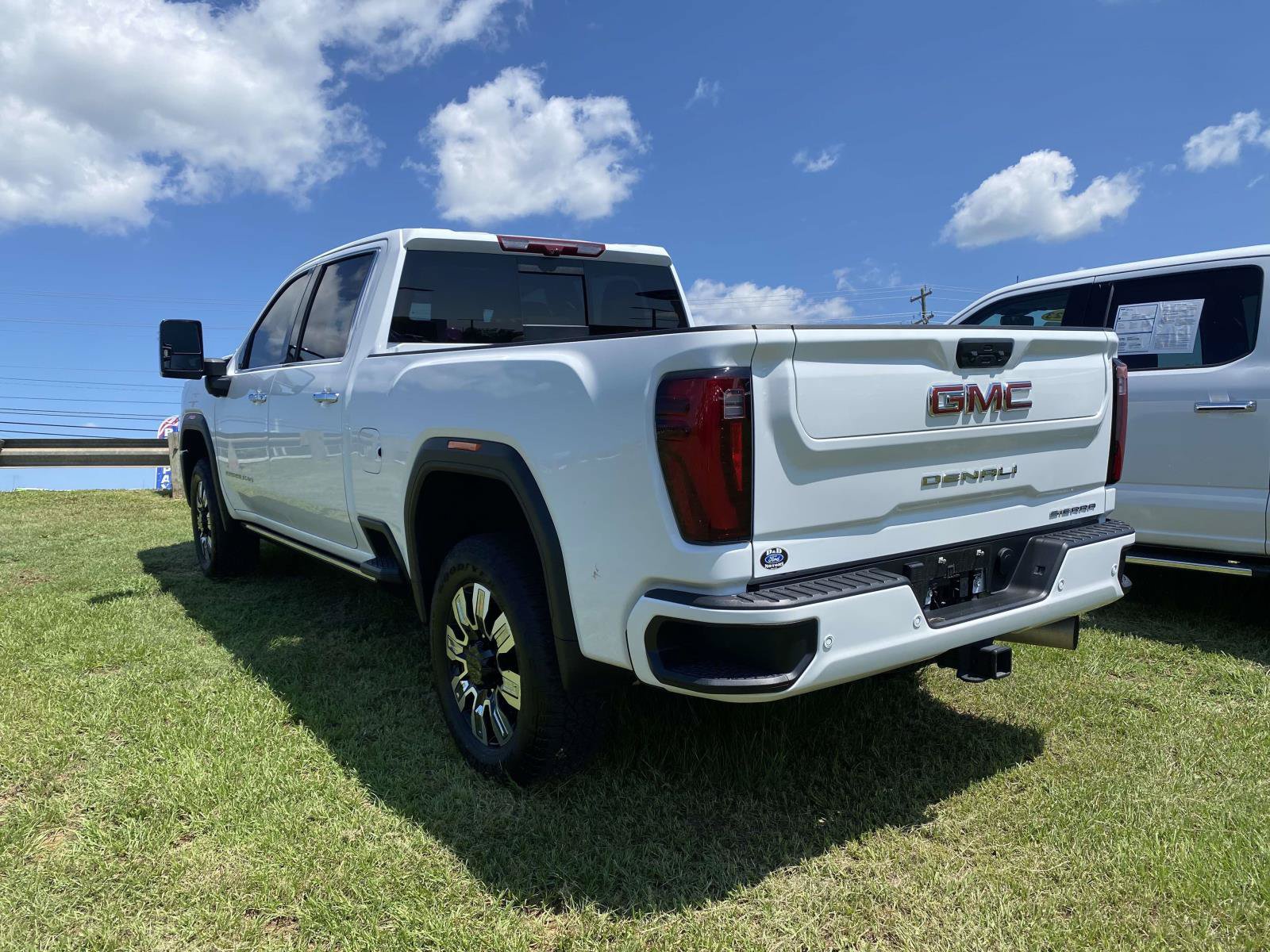 Used 2025 GMC Sierra 2500 Denali w/ Denali Reserve Package AWD/4WD image 5