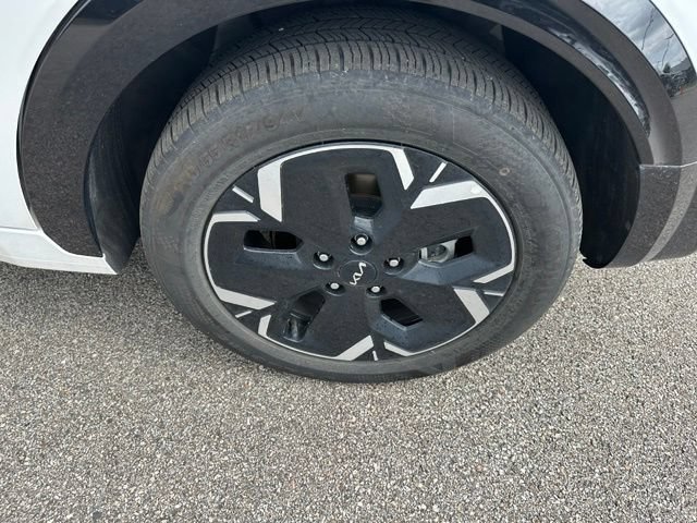 Used 2023 Kia Niro Wave w/ Wave Preserve Package FWD image 7