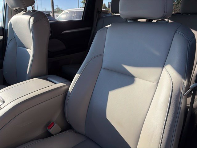 Used 2019 Toyota Highlander XLE AWD/4WD image 13