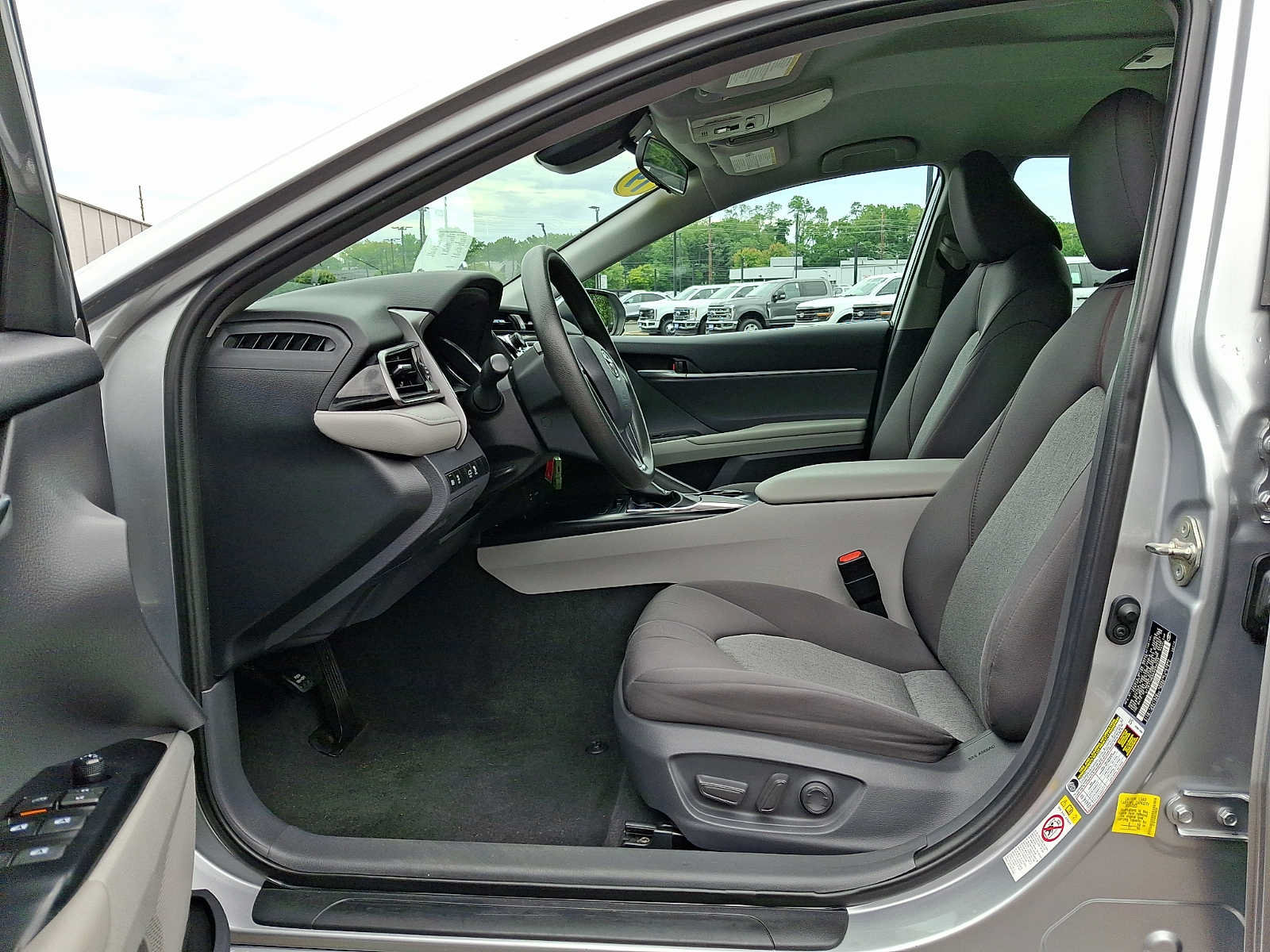 Used 2019 Toyota Camry LE FWD image 13