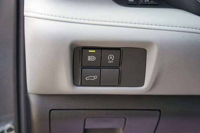 Used 2023 Toyota Highlander XLE AWD/4WD image 15
