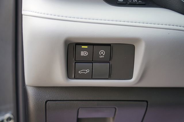 Used 2023 Toyota Highlander XLE AWD/4WD image 15