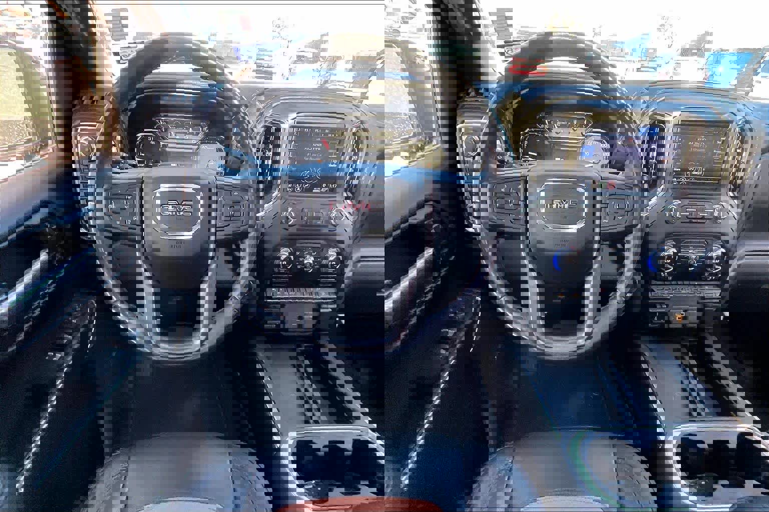 Used 2019 GMC Sierra 1500 AT4 w/ Off Road Performance Package image 5