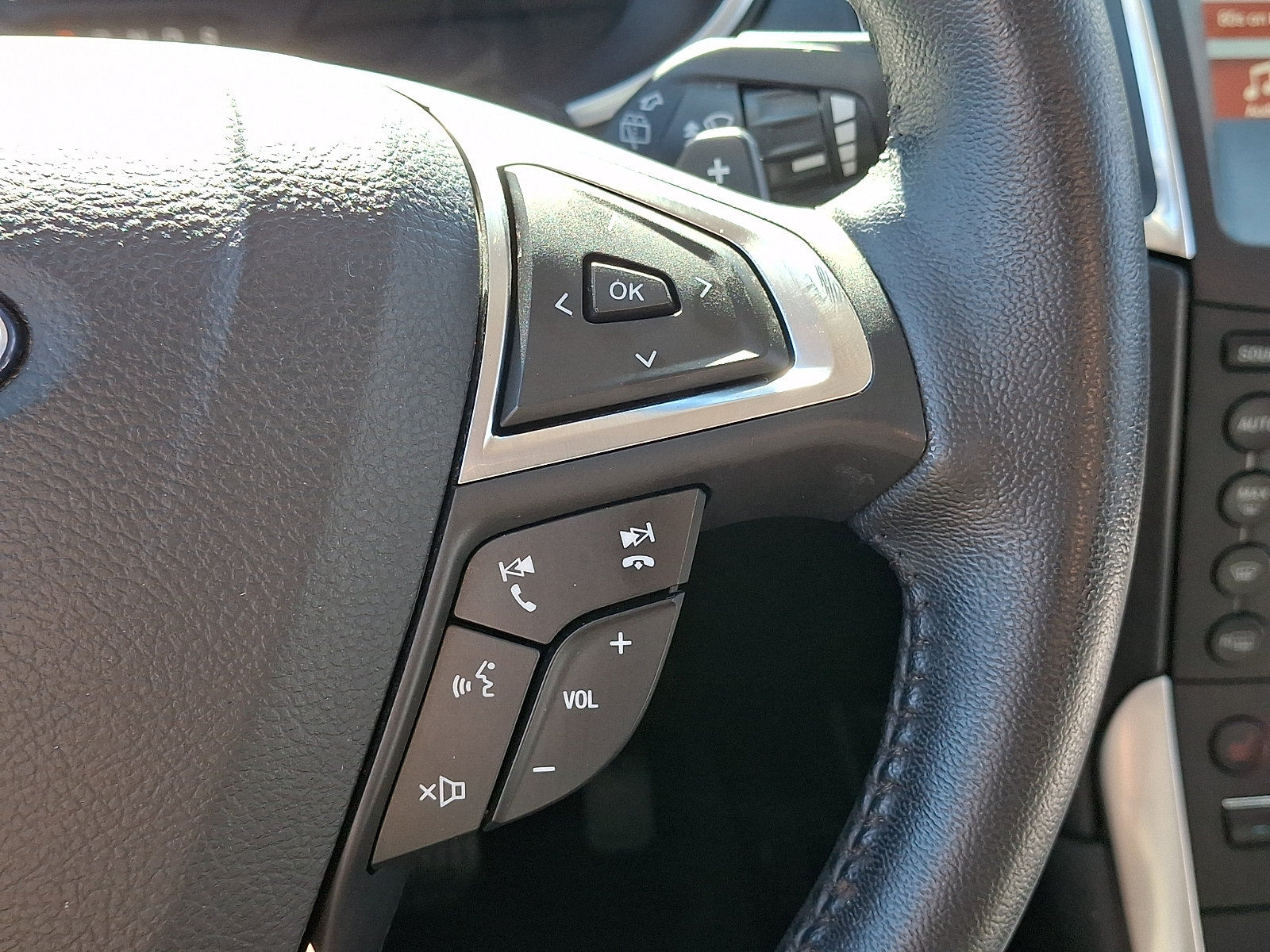 Certified 2018 Ford Edge Titanium AWD/4WD image 28