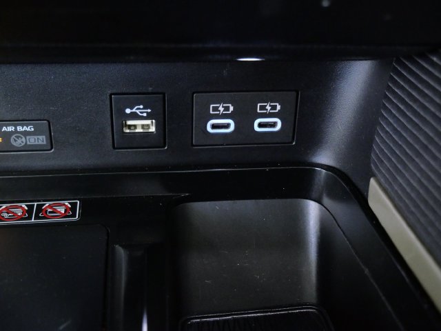Used 2025 Toyota Camry SE w/ Multimedia Upgrade Package AWD/4WD image 25
