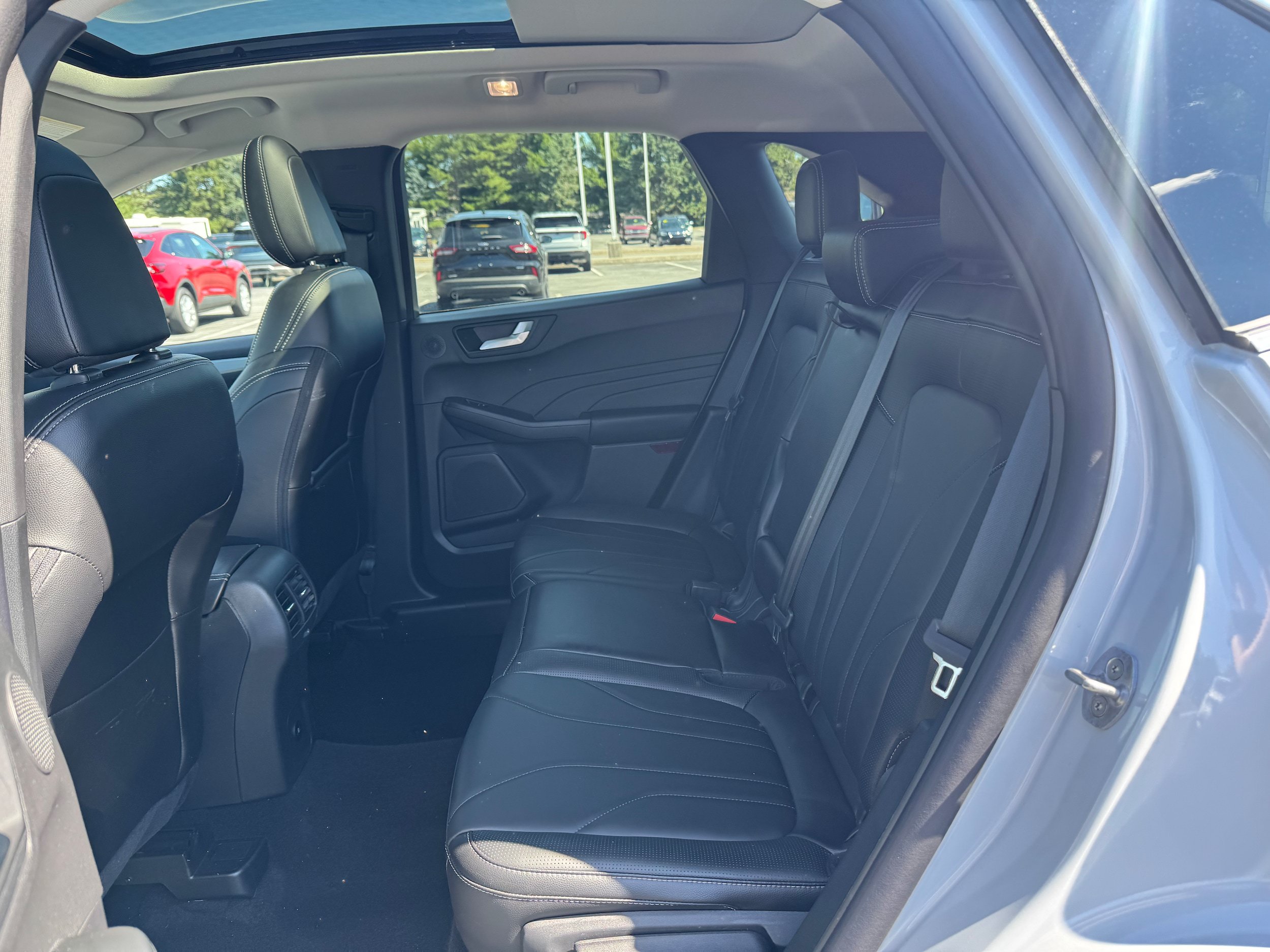 Certified 2025 Ford Escape Platinum w/ Premium Technology Package AWD/4WD image 10