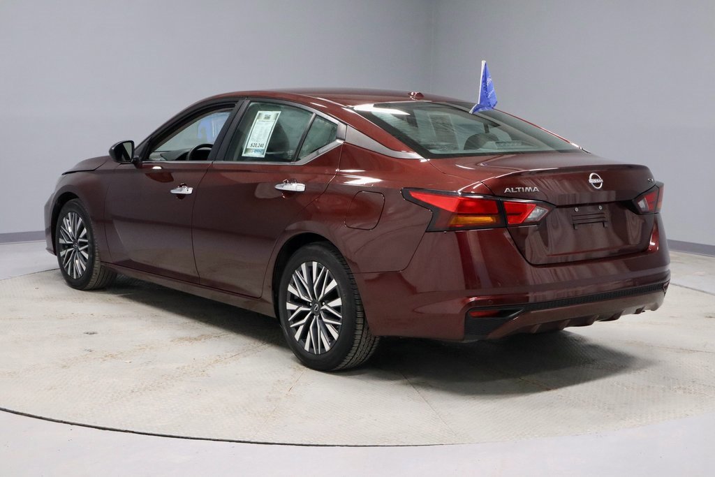 Used 2024 Nissan Altima 2.5 SV image 3