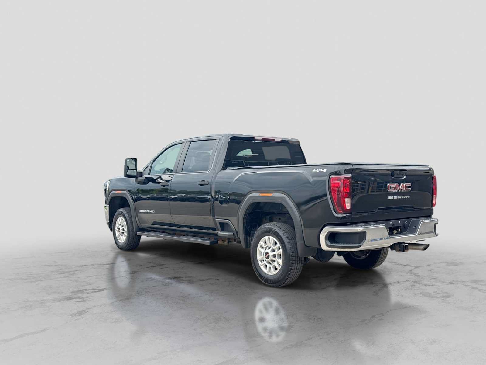 Used 2023 GMC Sierra 2500 Pro w/ Gooseneck/5TH Wheel Package AWD/4WD image 4
