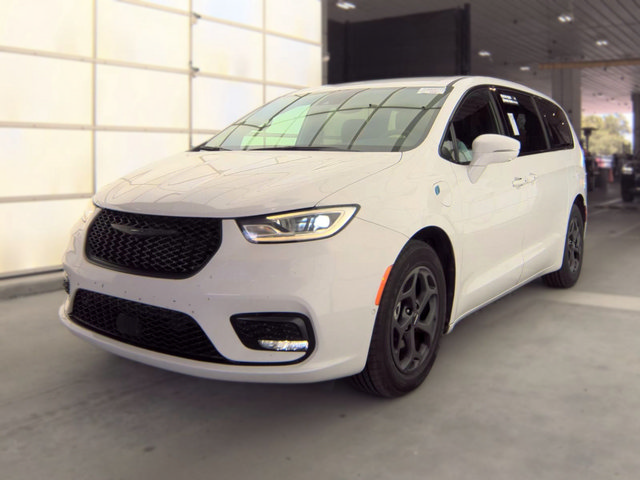 Used 2022 Chrysler Pacifica Touring-L w/ Uconnect Theater Family Group FWD image 1