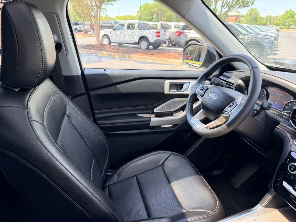 Certified 2023 Ford Explorer Limited w/ Limited Technology Package AWD/4WD image 16