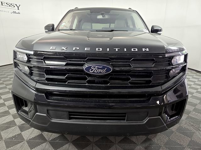 Certified 2025 Ford Expedition Active RWD image 3