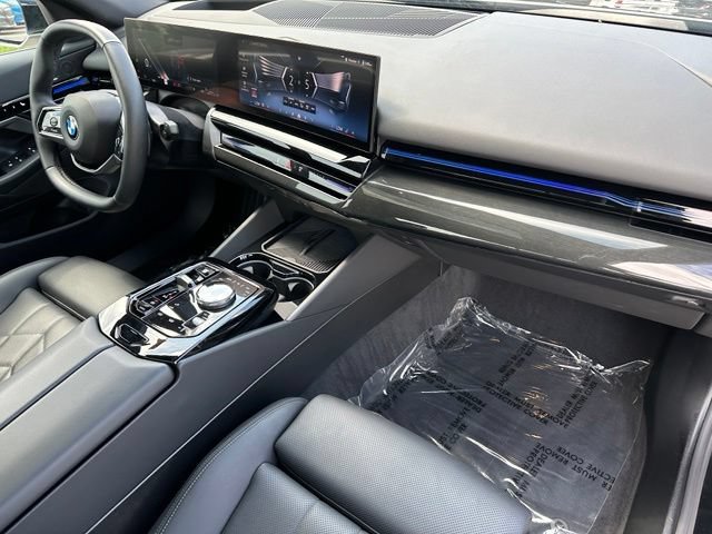 Used 2025 BMW 530i xDrive AWD/4WD image 7