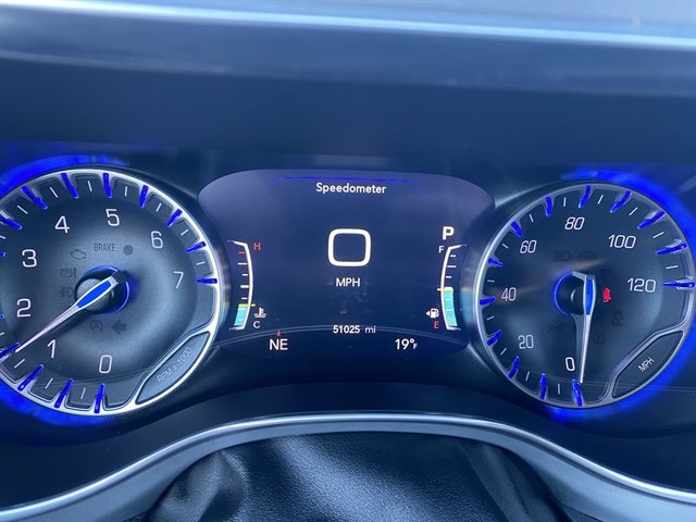 Used 2025 Chrysler Pacifica Limited FWD image 25