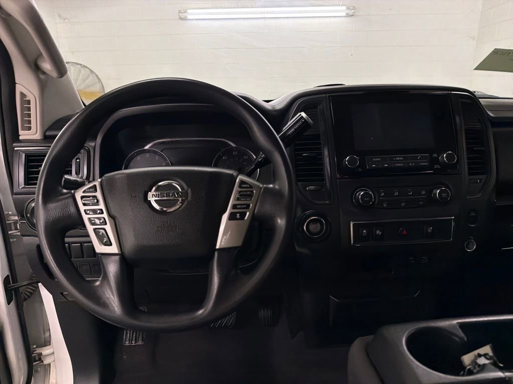 Used 2022 Nissan Titan SV image 13