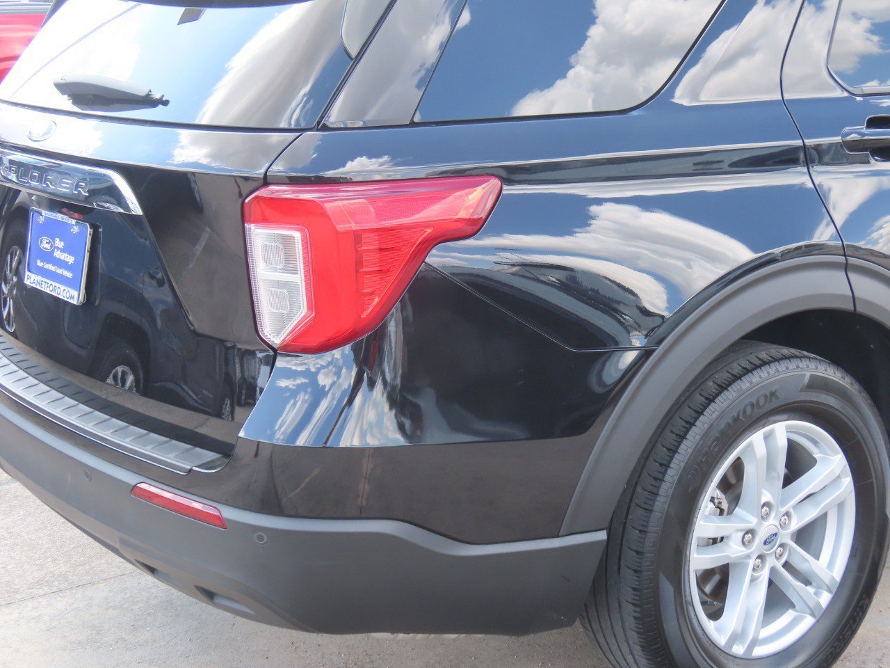 Certified 2023 Ford Explorer XLT RWD image 12