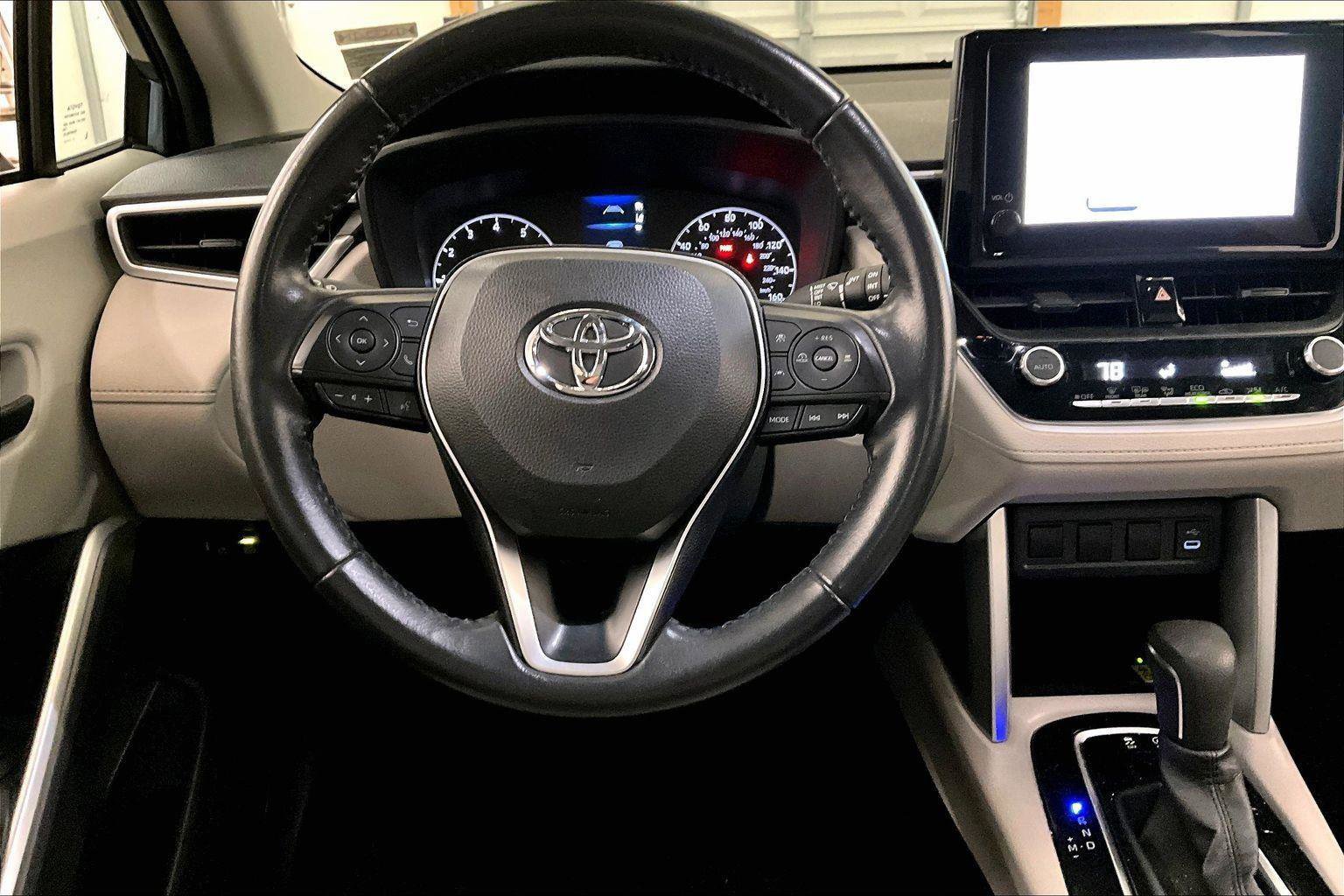 Used 2023 Toyota Corolla Cross LE image 7