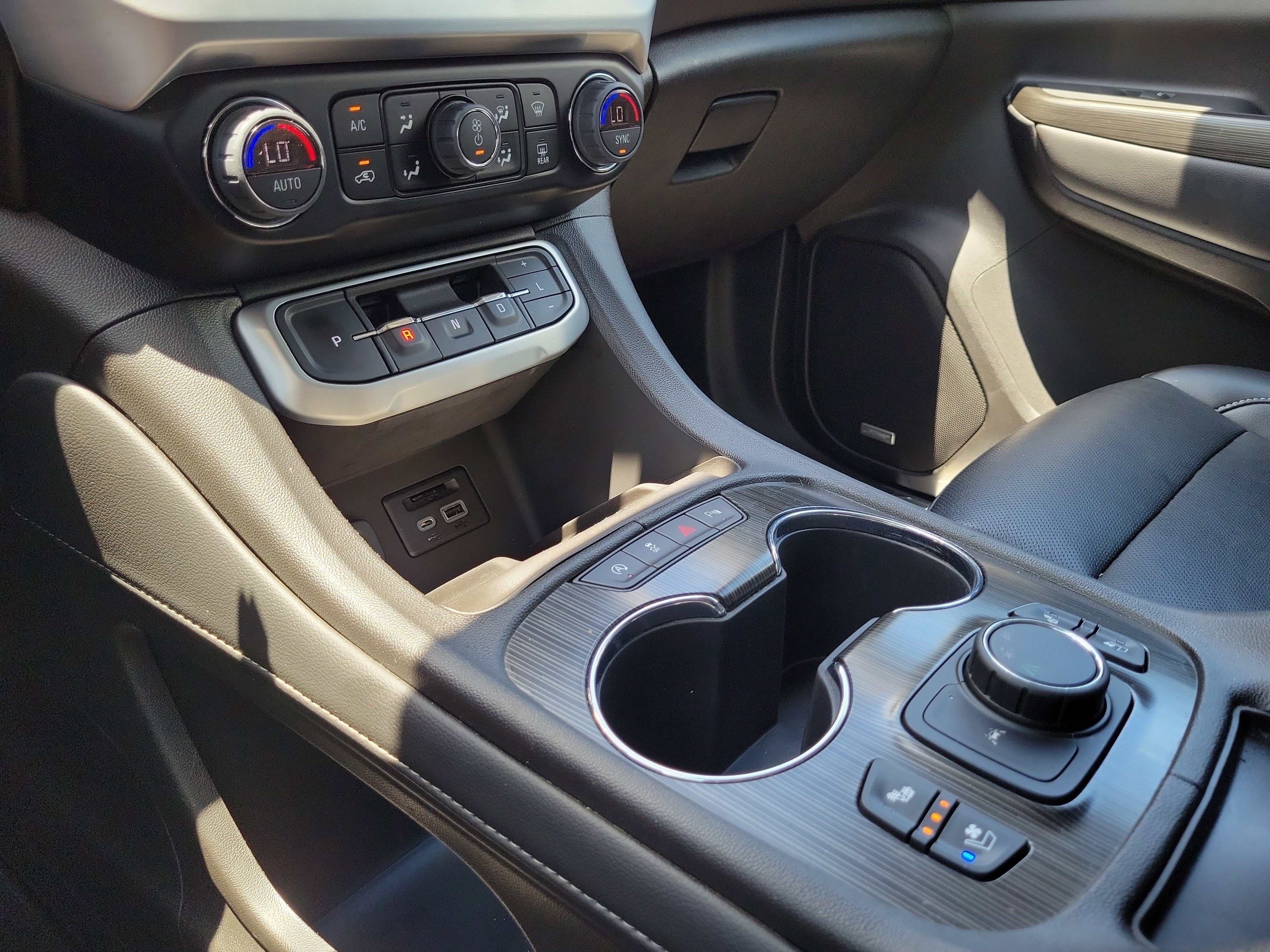 Used 2023 GMC Acadia SLT w/ Elevation Edition FWD image 28
