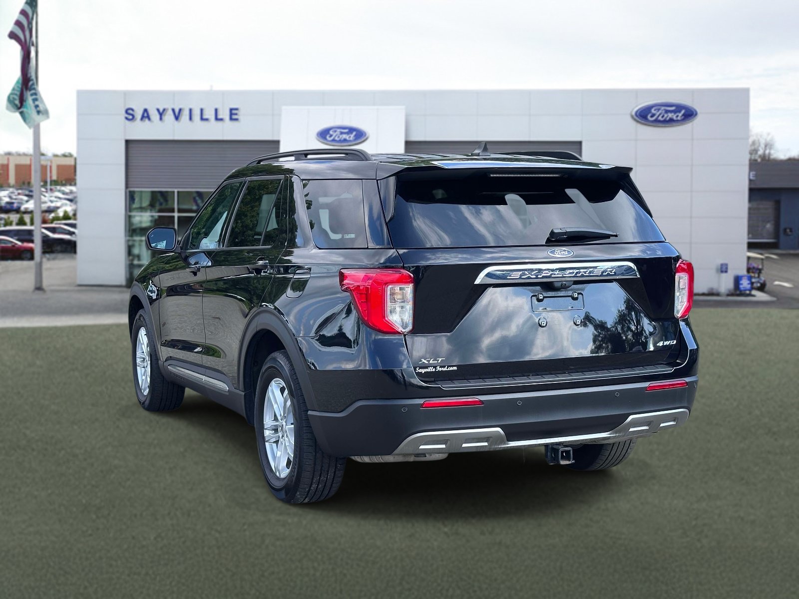 Certified 2023 Ford Explorer XLT w/ Equipment Group 202A AWD/4WD image 3
