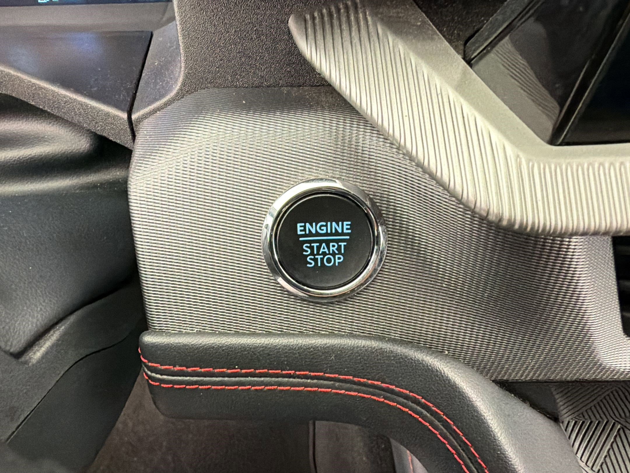 Certified 2025 Ford Explorer ST-Line w/ ST-Line Street Pack image 25