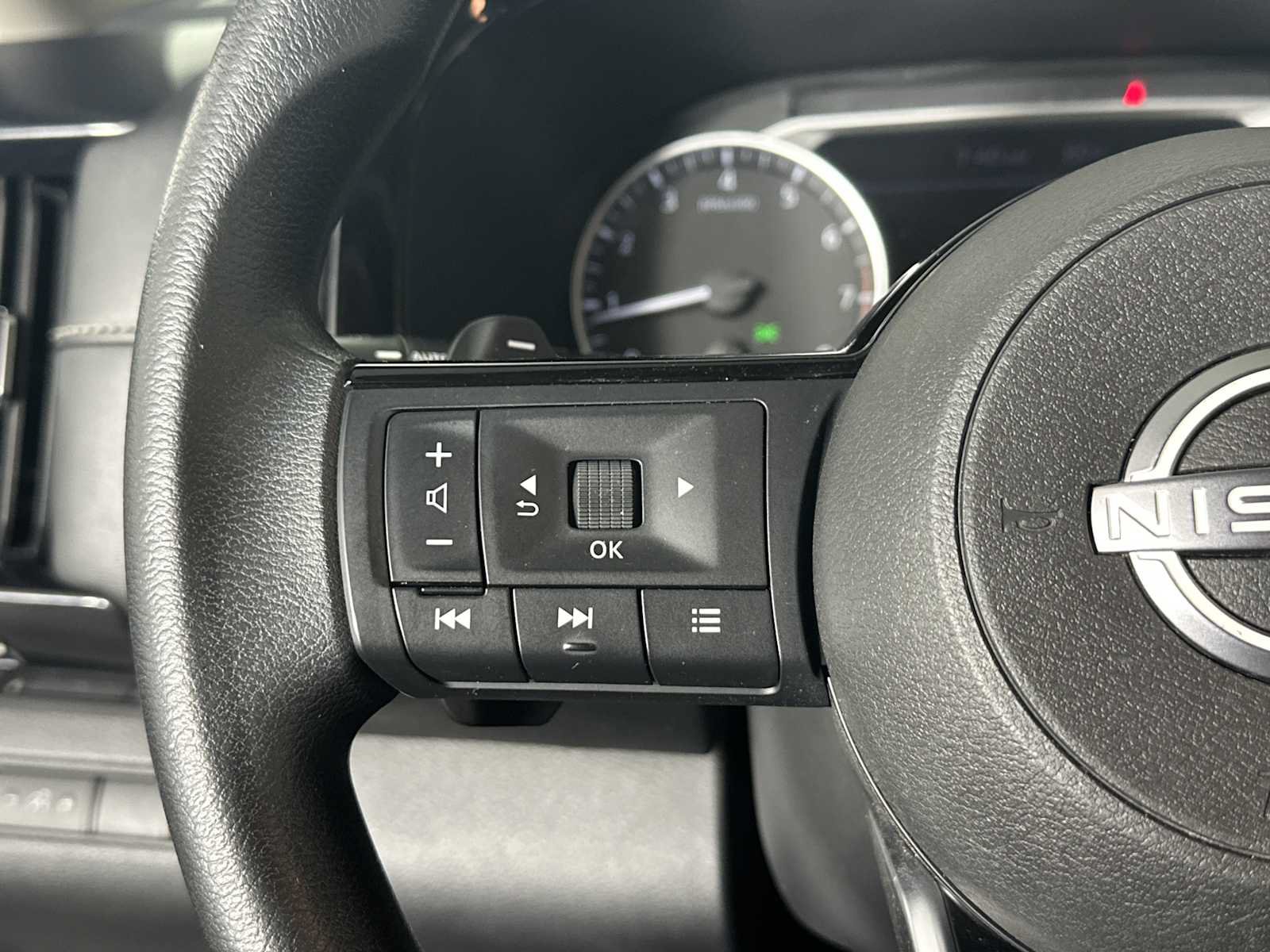 Used 2022 Nissan Pathfinder S AWD/4WD image 26