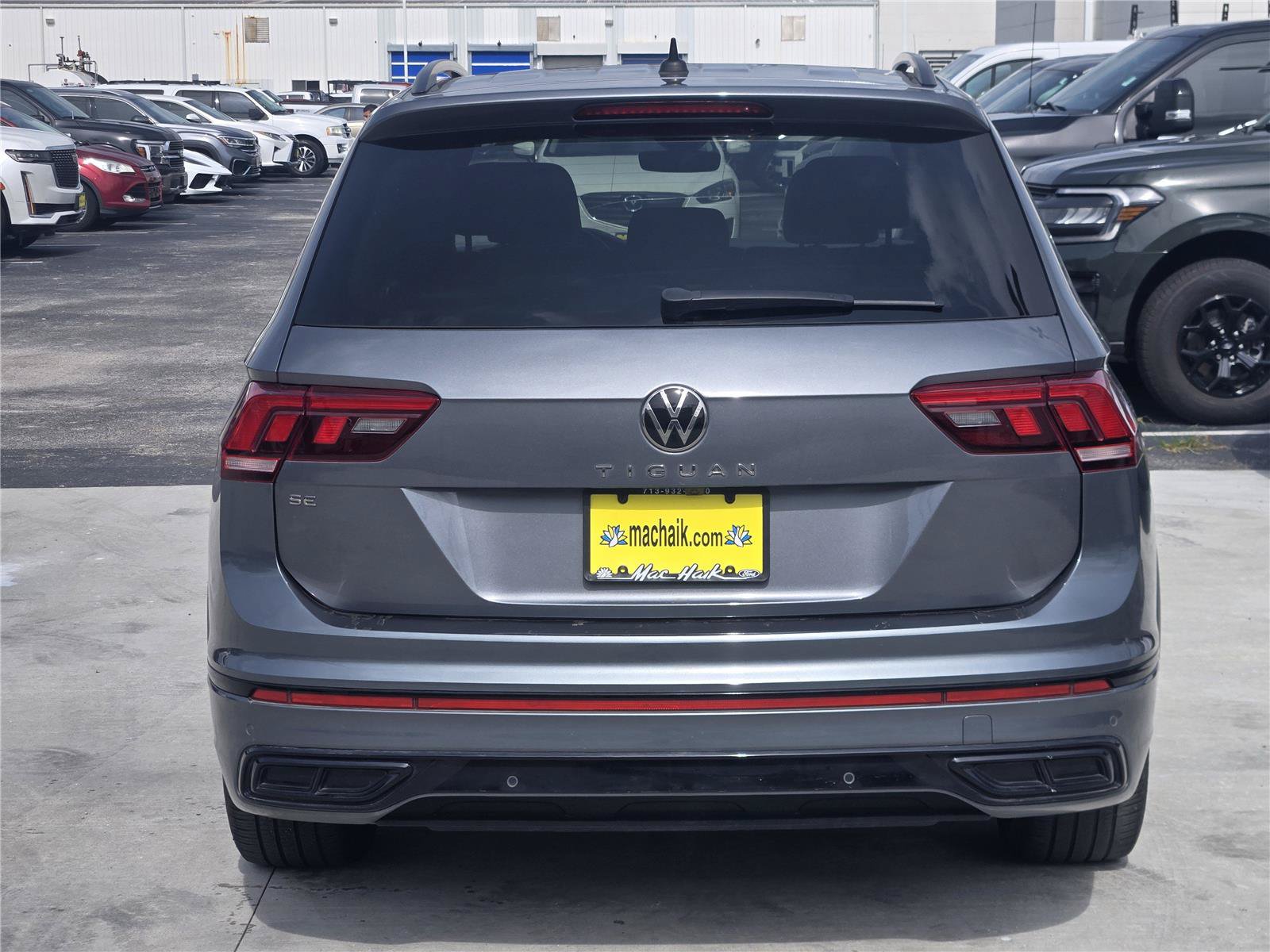 Used 2023 Volkswagen Tiguan SE R-Line FWD image 7