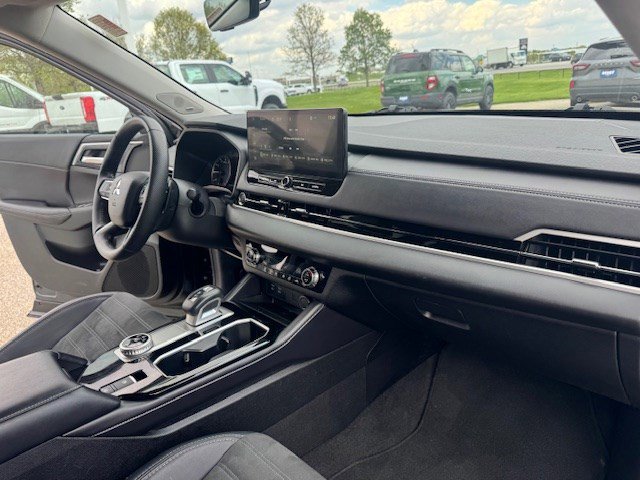 Used 2025 Mitsubishi Outlander SE AWD/4WD image 37