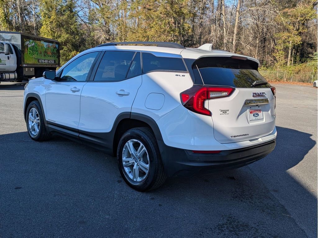 Used 2022 GMC Terrain SLE w/ Driver Convenience Package image 4