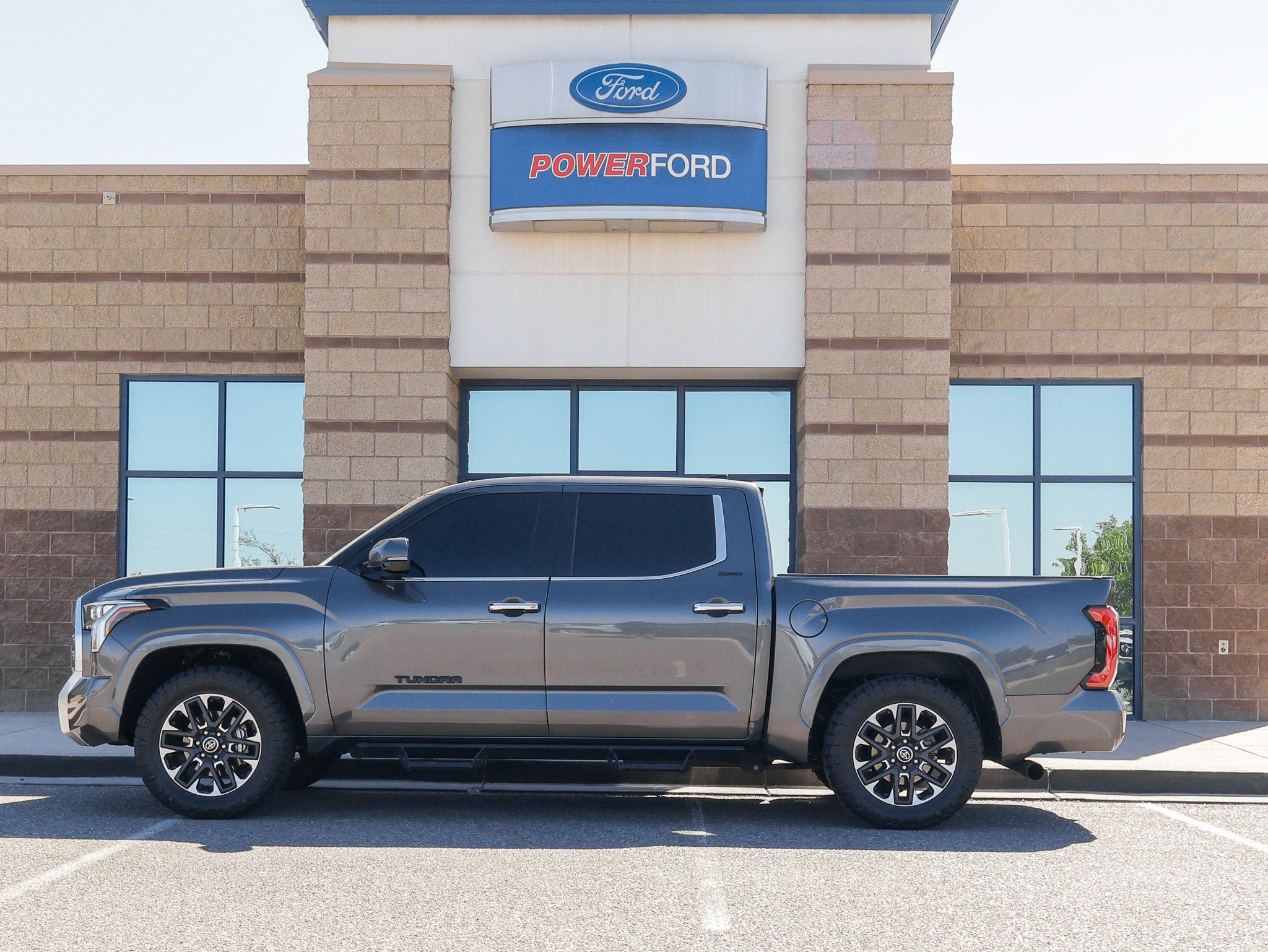 Used 2023 Toyota Tundra Limited AWD/4WD image 9