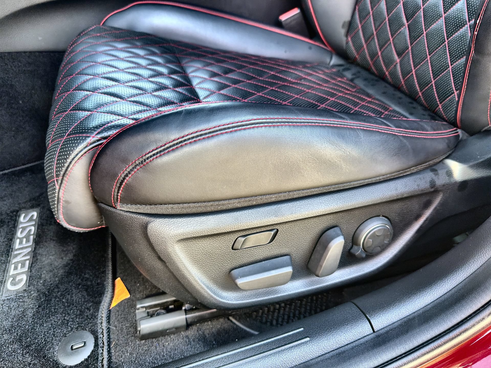 Used 2022 Genesis G70 3.3T RWD image 12