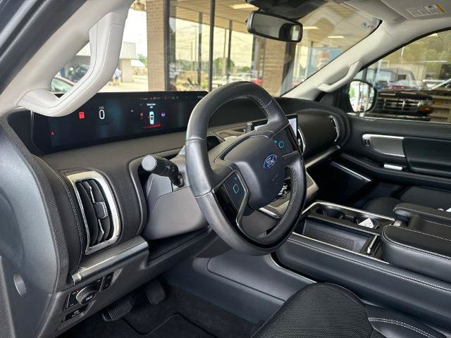 Certified 2025 Ford Expedition Max Platinum w/ Driver's Package AWD/4WD image 10
