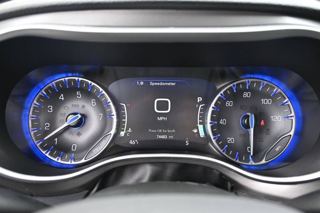 Used 2024 Chrysler Pacifica Touring-L AWD/4WD image 36
