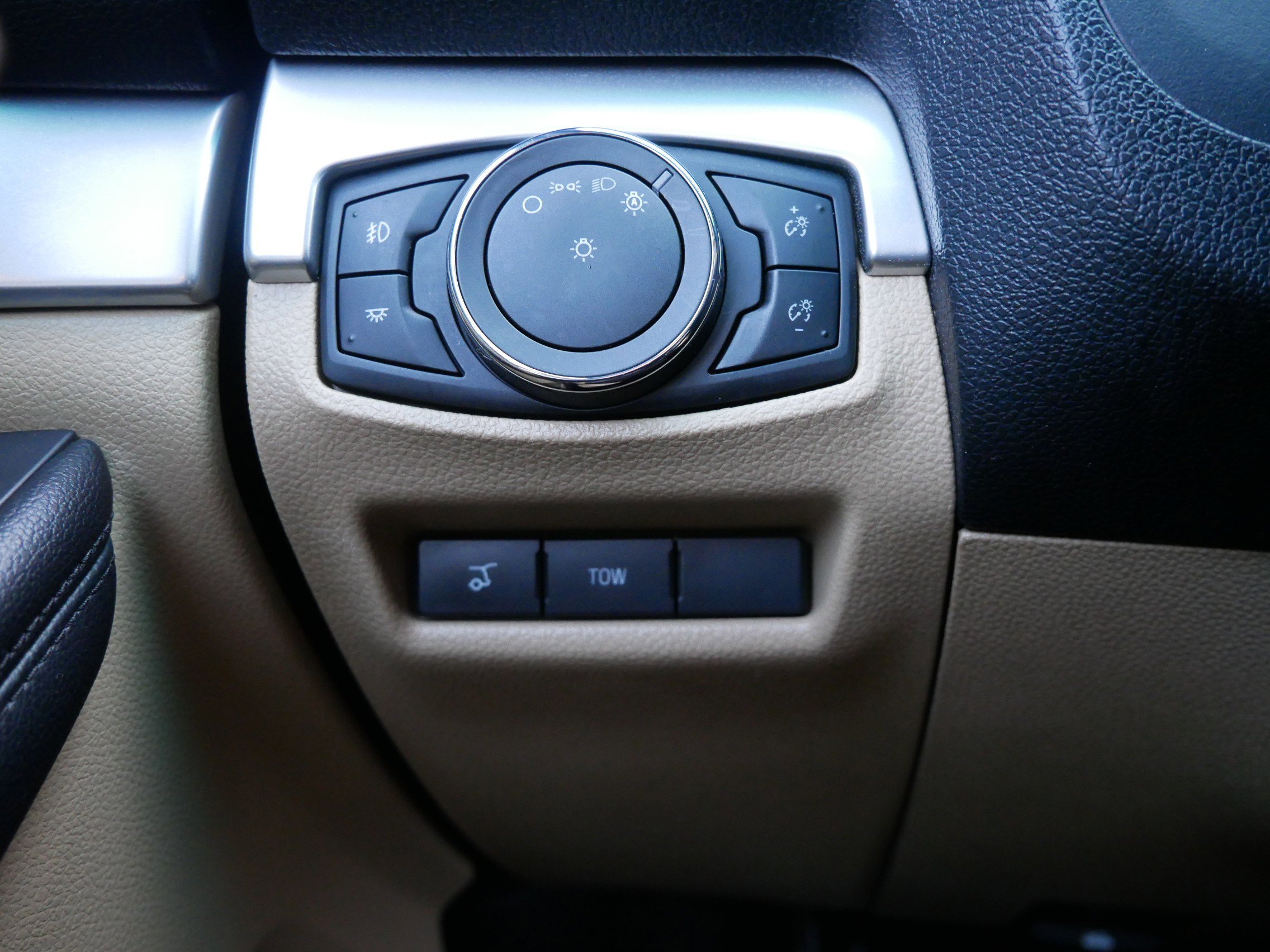 Certified 2017 Ford Explorer XLT w/ Equipment Group 202A image 17