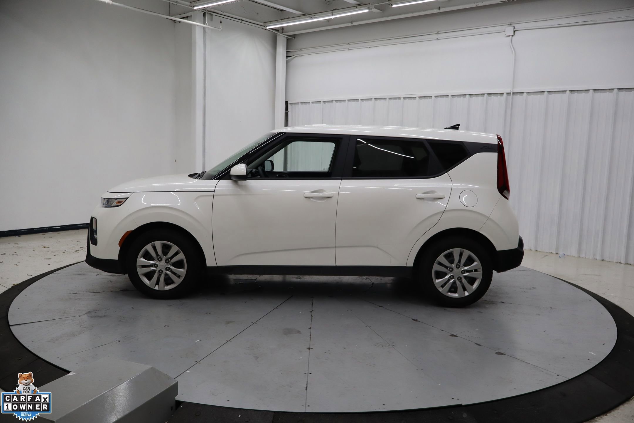 Used 2022 Kia Soul LX image 2