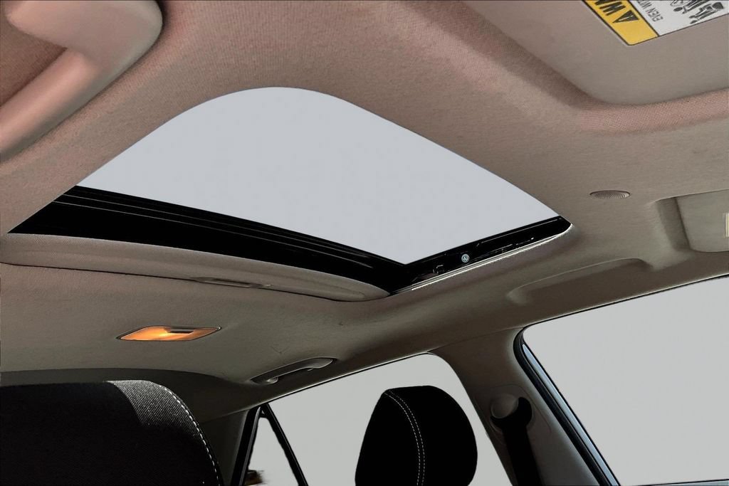 Used 2025 Hyundai Venue SEL FWD image 29