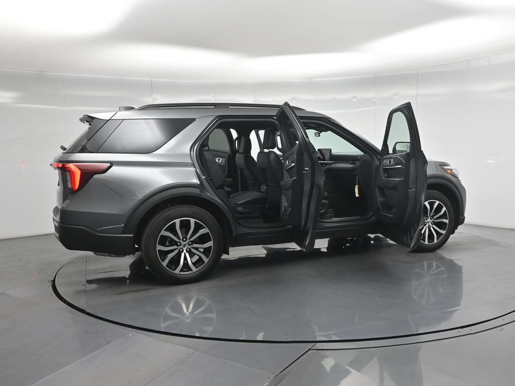 Certified 2026 Ford Explorer ST-Line AWD/4WD image 4
