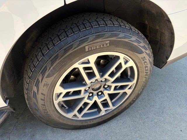 Certified 2025 Ford Expedition Active AWD/4WD image 11